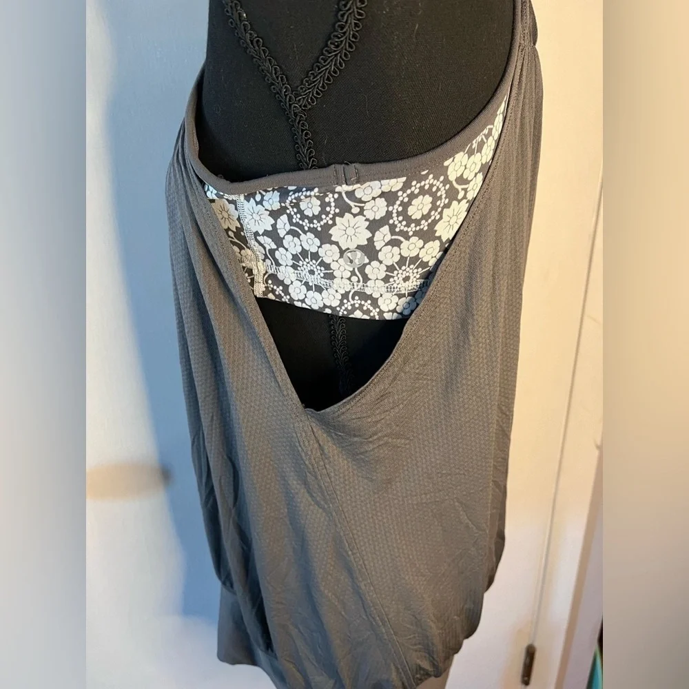 Gray Racerback Tank with Built-in Bra Size 6 - Picture 4 of 6